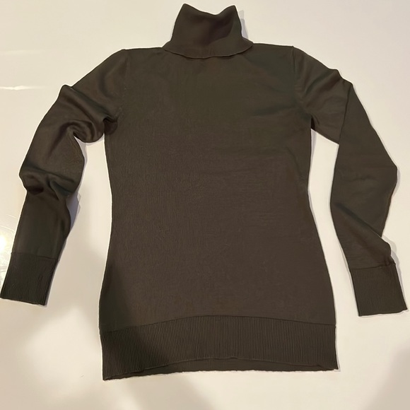 Atitudine Jay Manuel Turtleneck sweater Olive green - Picture 1 of 5